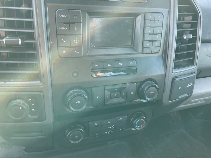 2020-ford-f550-image-16