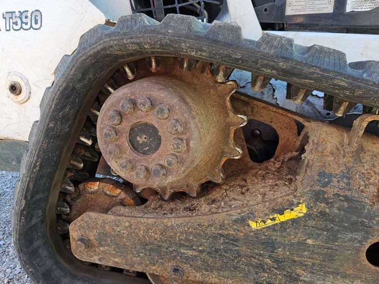 2013-bobcat-t590-image-21