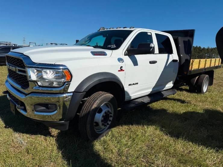 2020-dodge-ram-5500-image-3