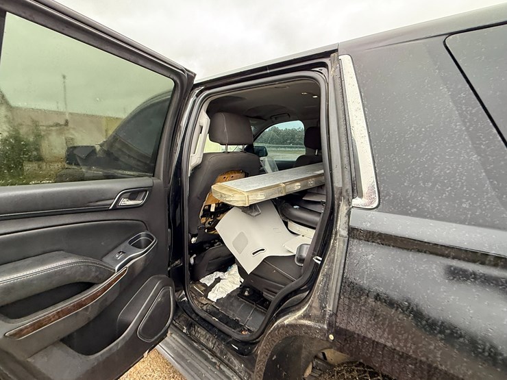 2015-chevrolet-tahoe-image-14