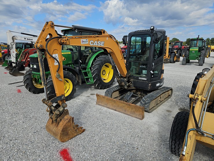 2018-case-cx37c-image-1