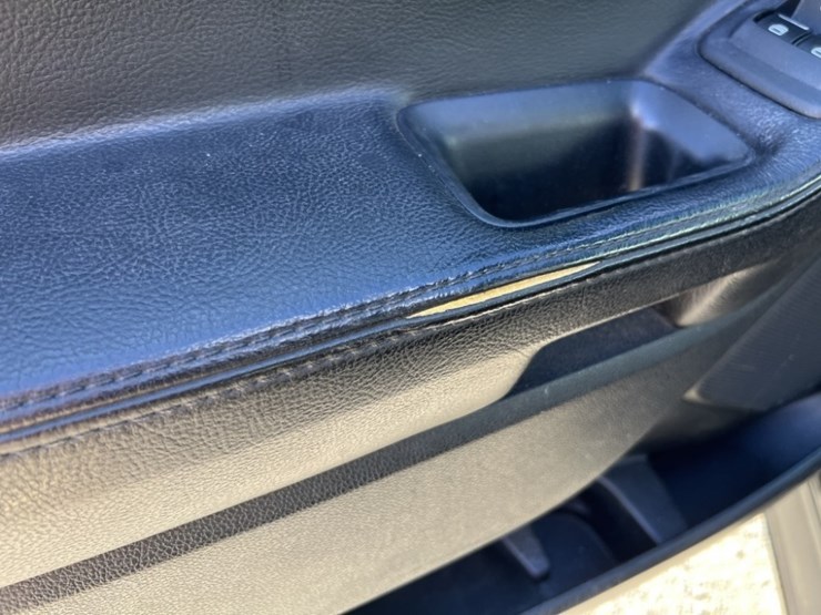 2016-ford-explorer-image-35