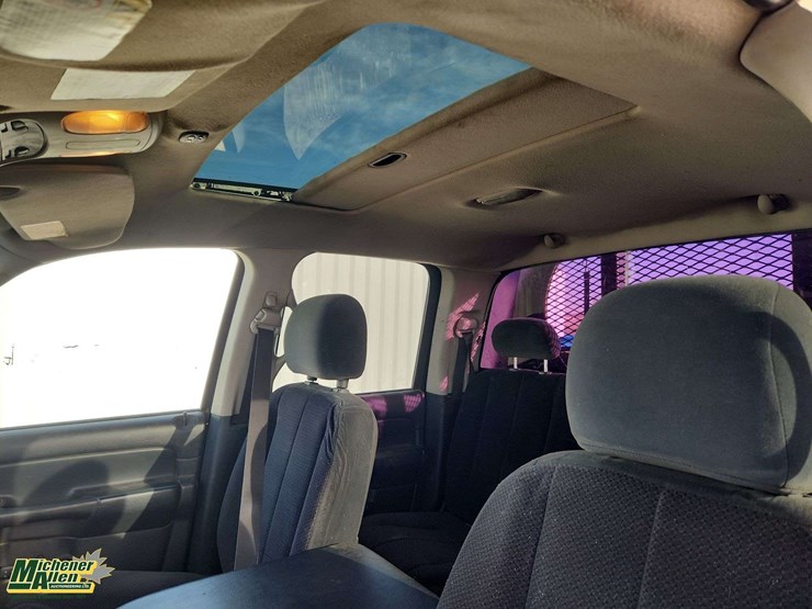 2004-dodge-ram-3500-image-21