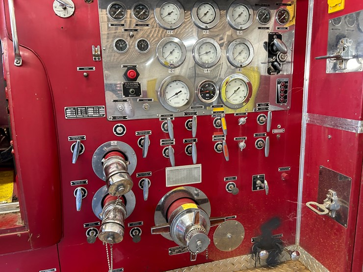 #22556-•-howe-load-star-1800-s/a-daycab-fire-truck-d0532ghb25589-image-30