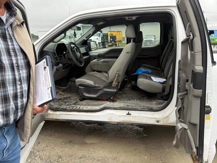 2017-ford-f150-image-39