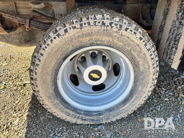 2013-chevrolet-3500hd-image-37