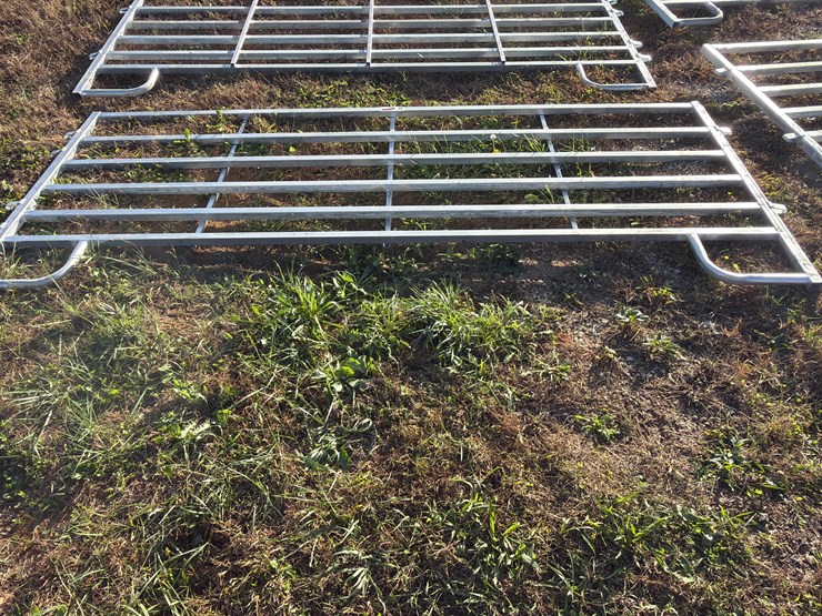 #72-•-12-ft-galvanized-heavy-duty-panel-image-1