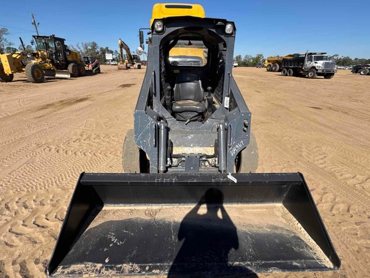 2022-deere-318g-image-7