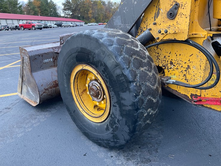 2011-volvo-l60f-image-9