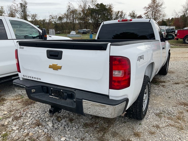 2013-chevrolet-silverado-image-2