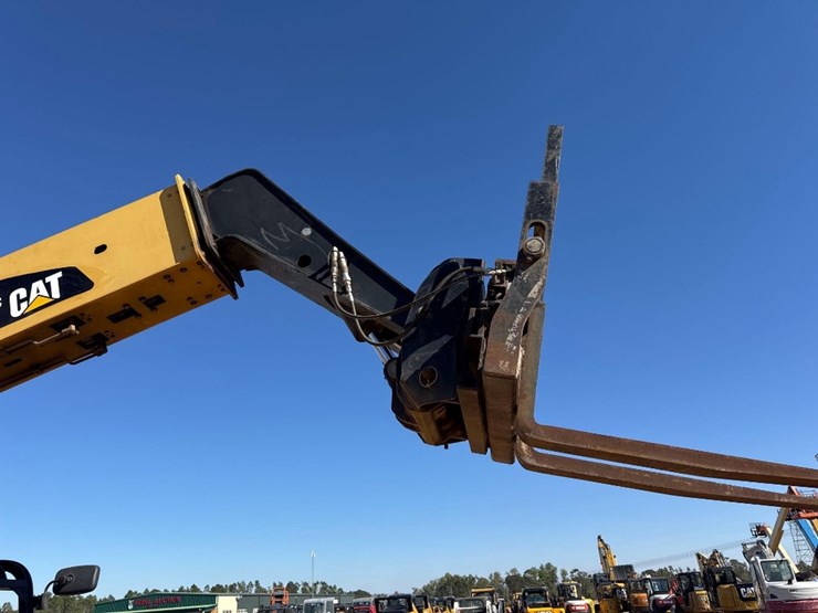 2015-caterpillar-tl943c-image-15