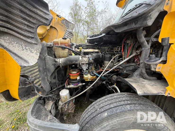 2012-freightliner-cascadia-truck-(lld1452)-image-17