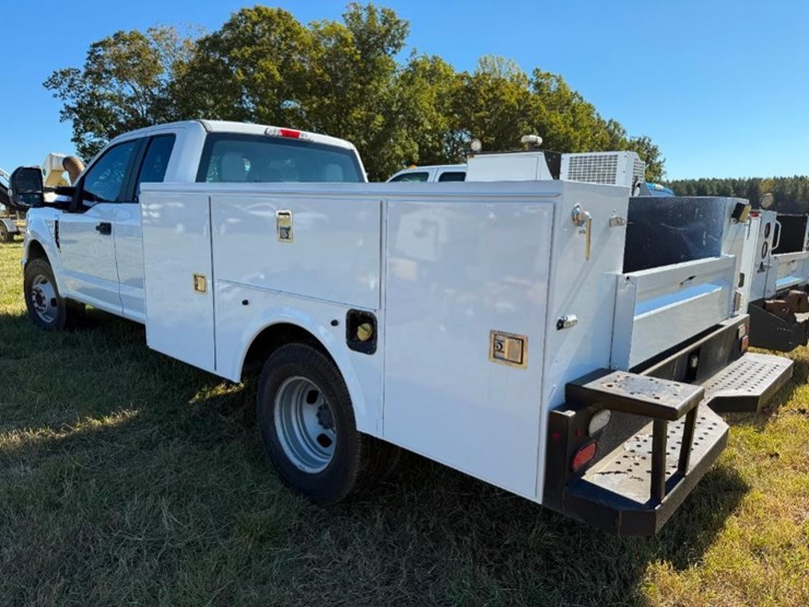 2017-ford-f350-xl-image-10