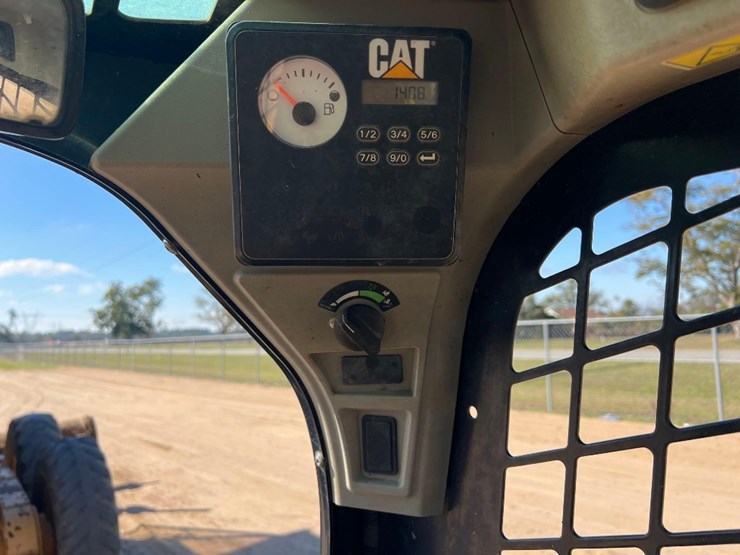 2020-caterpillar-239d3-image-27