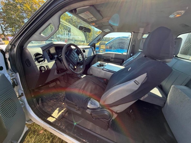 2015-ford-f350-xl-image-25