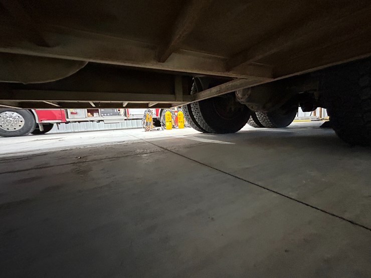 1993-freightliner-fl80-image-22