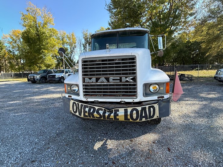 1995-mack-ch613-image-12