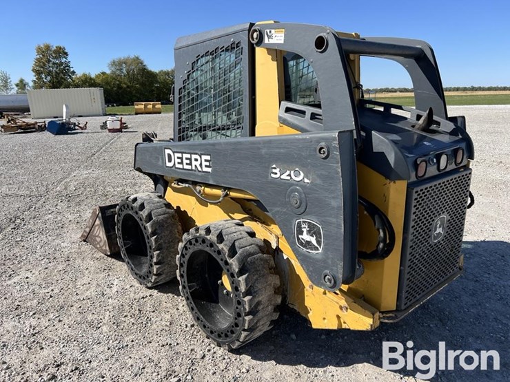 2010-deere-320d-image-9