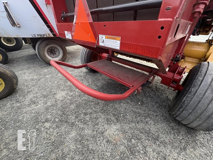 2013-new-holland-br7060-image-6