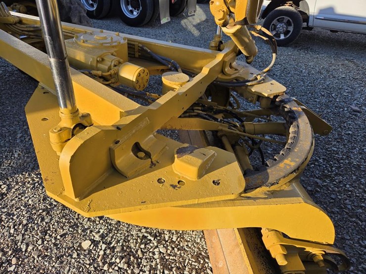 caterpillar-140-image-15