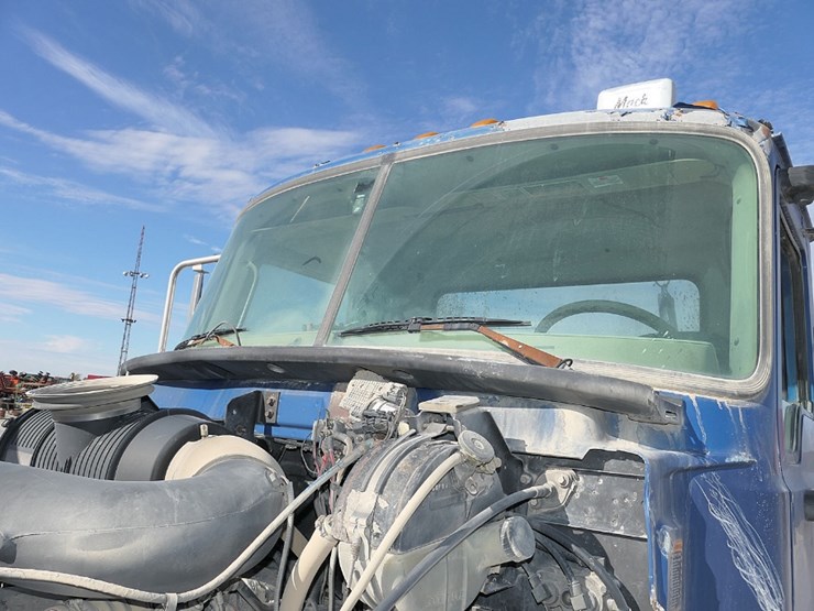 2004-mack-ch613-image-24