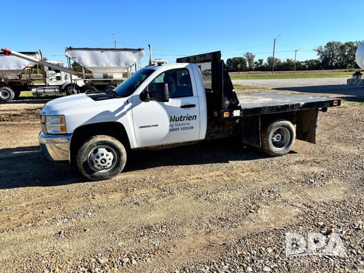 2013-chevrolet-3500hd-image-13