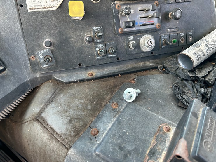 #22560-•-inop-2004-auto-car-t/a-daycab-garbage-truck-5vcdc6ce54h200305-image-57