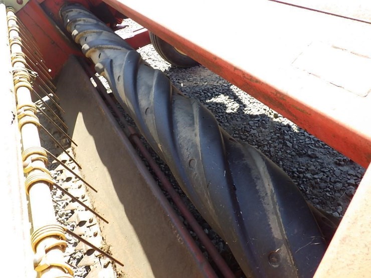 new-holland-477-image-14