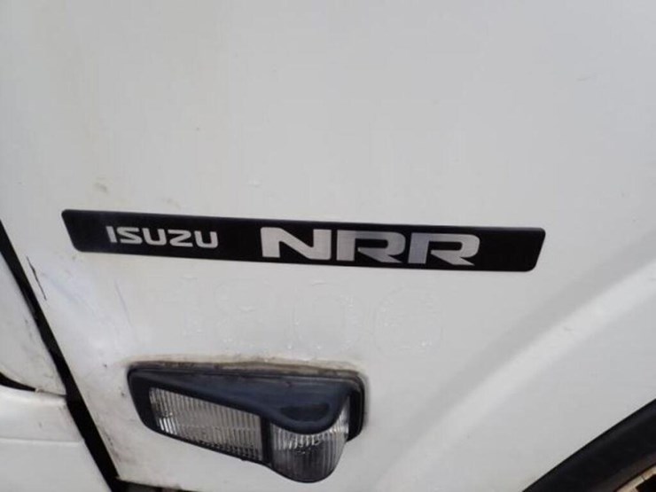 2018-isuzu-nrr-image-18