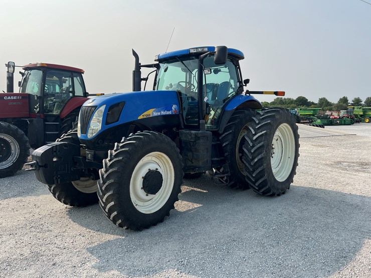 2010-new-holland-t7060-image-21