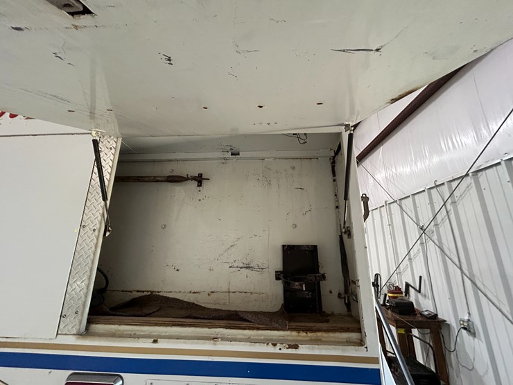 1993-freightliner-fl80-image-17