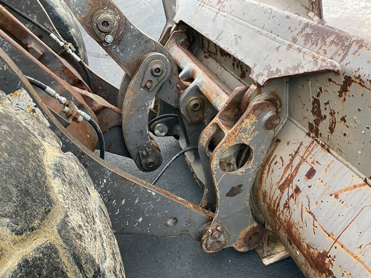 2011-volvo-l60f-image-12