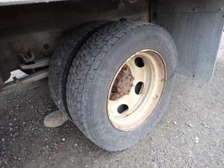 2018-isuzu-nrr-image-36