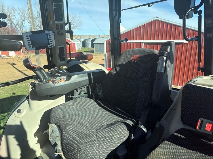 2021-massey-ferguson-7720s-dyna-6-tractor-image-31