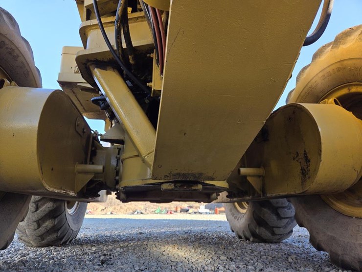 caterpillar-140-image-45