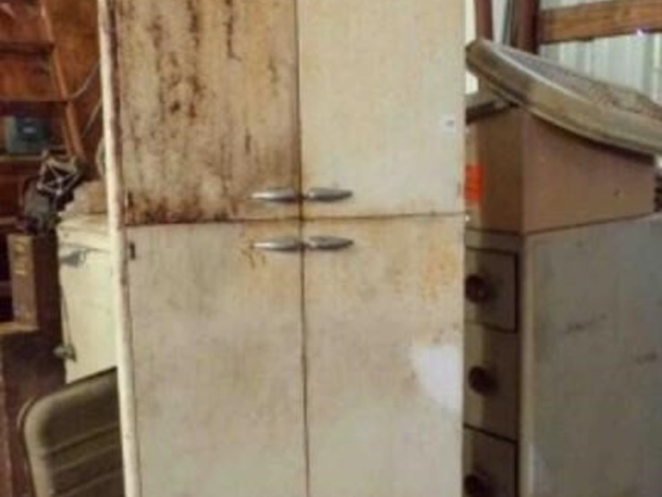 metal-storage-cabinet-image-1