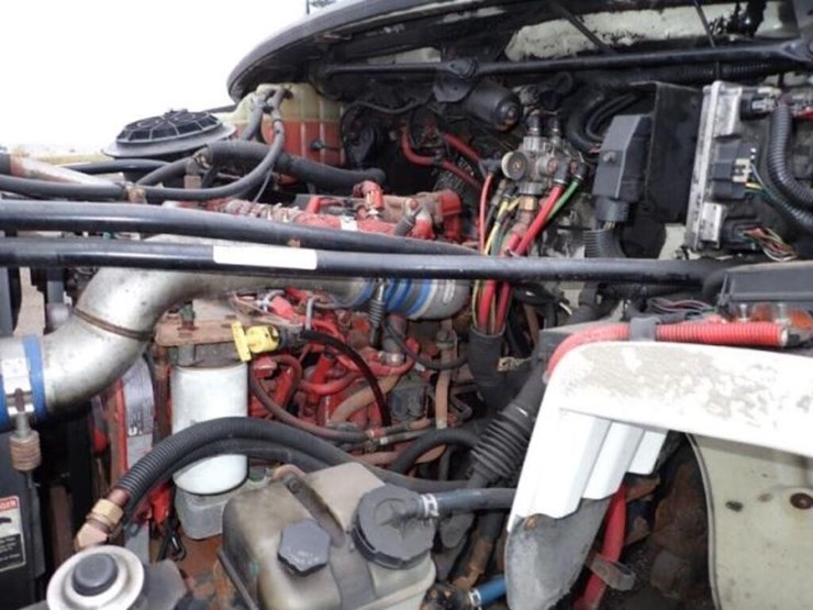 inoperable-2010-freightliner-m2106-business-class-image-22