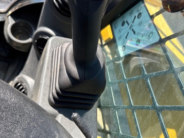 2023-caterpillar-299d3-image-21