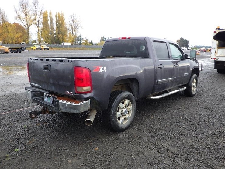 2011-gmc-2500hd-image-4