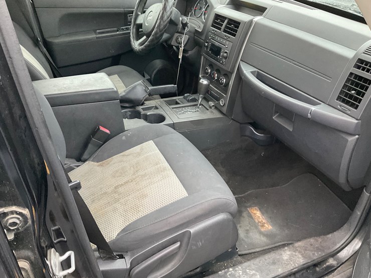 2010-jeep-liberty-image-14