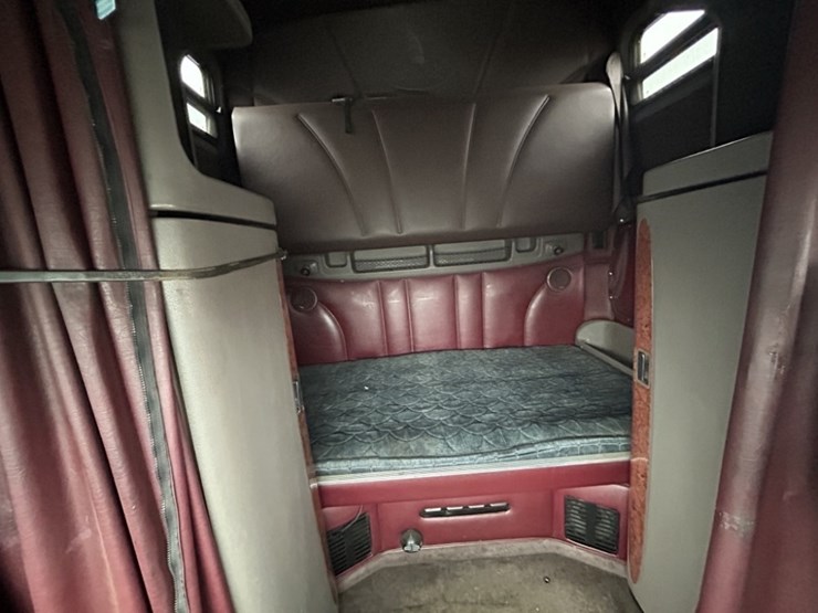 2007-peterbilt-387-image-14