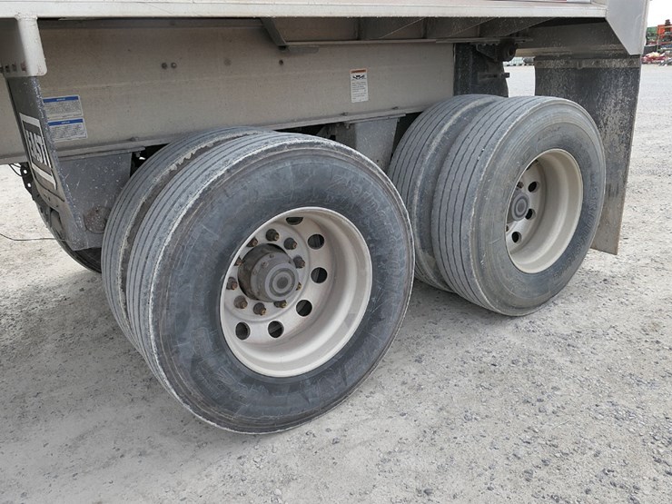 2019-genesis-34'-x-96"-image-10