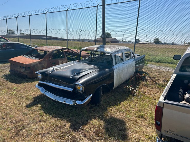 #22553-•-inop-1957-chevrolet-sedan-image-1