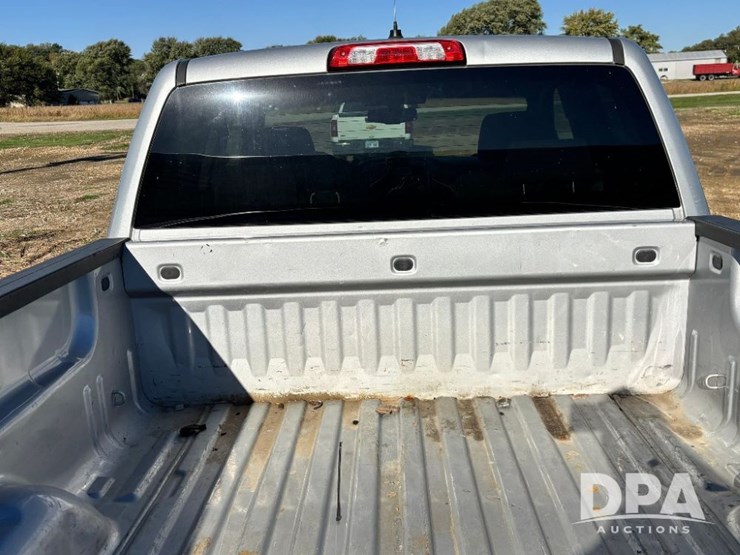 2015-chevrolet-silverado-image-31