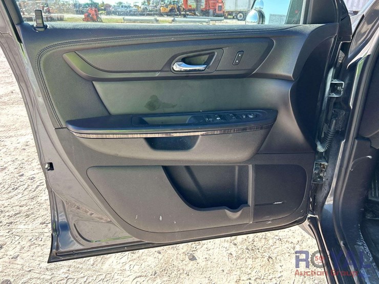 2014-gmc-acadia-image-12