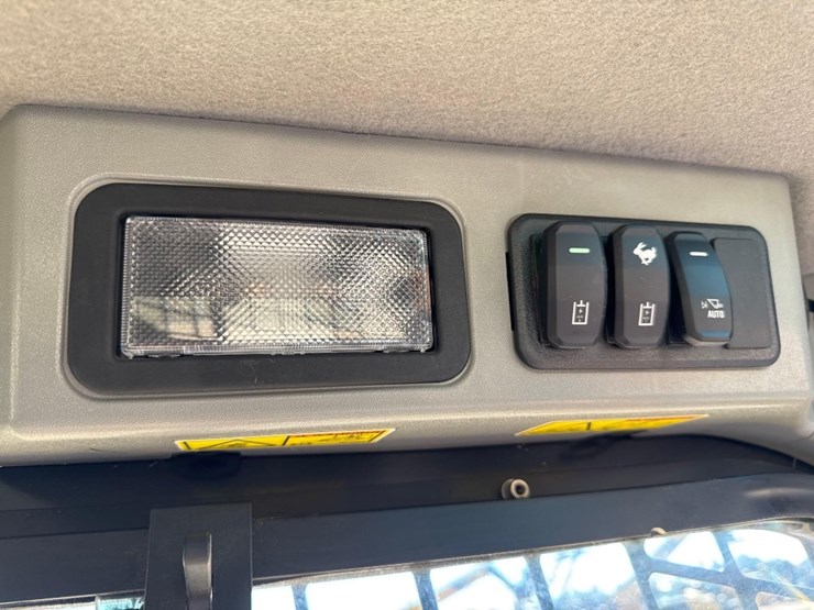 2023-caterpillar-299d3-image-24