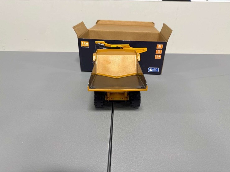 2.4ghz-rc-dump-truck-with-remote-replica-toy-image-4