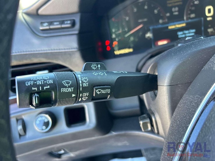 2015-cadillac-escalade-esv-image-16