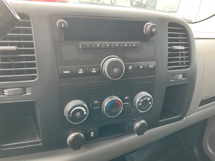 2013-chevrolet-silverado-image-13