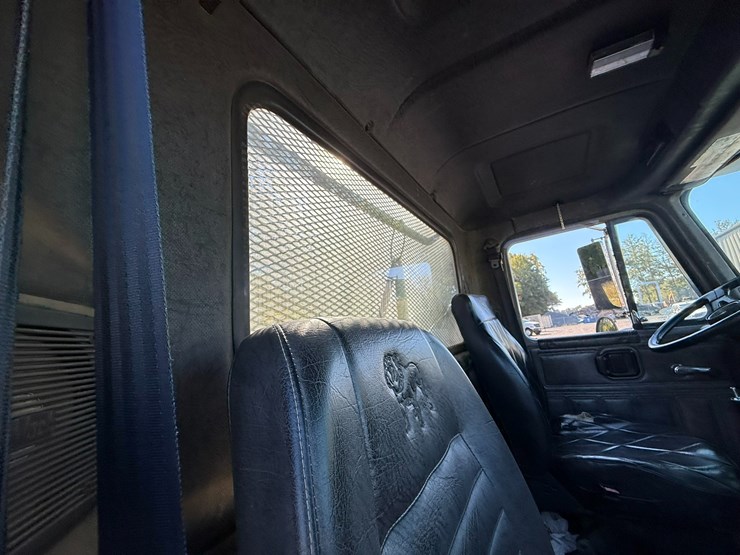 1995-mack-ch613-image-61